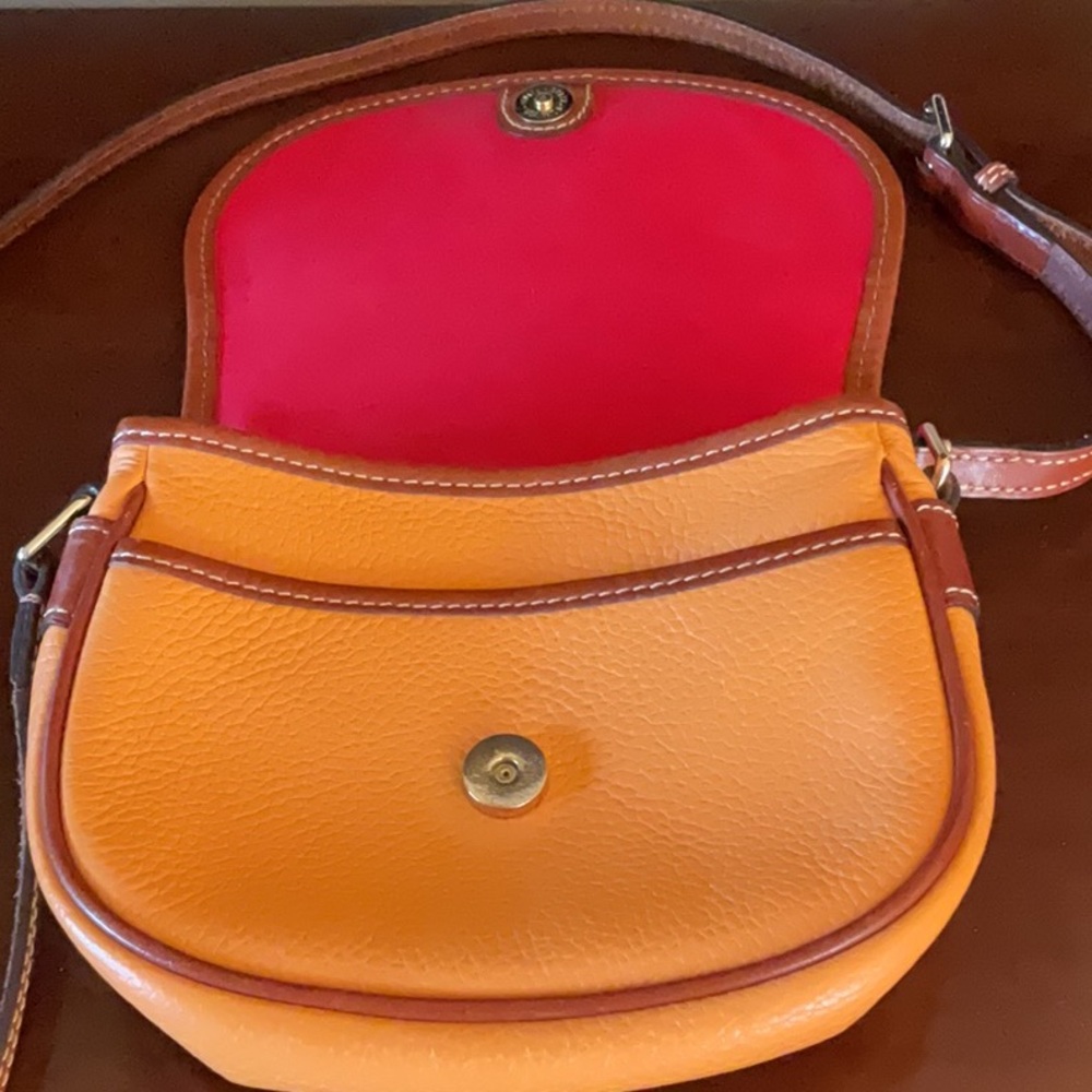 Dooney & Bourke Hallie crossbody bag. - Picture 4 of 5